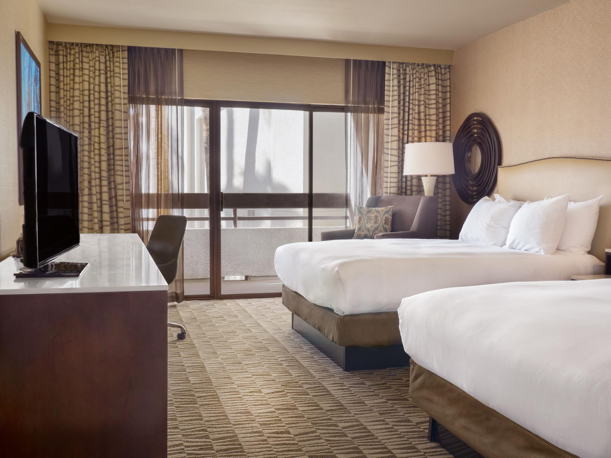 Hilton Phoenix Airport Экстерьер фото