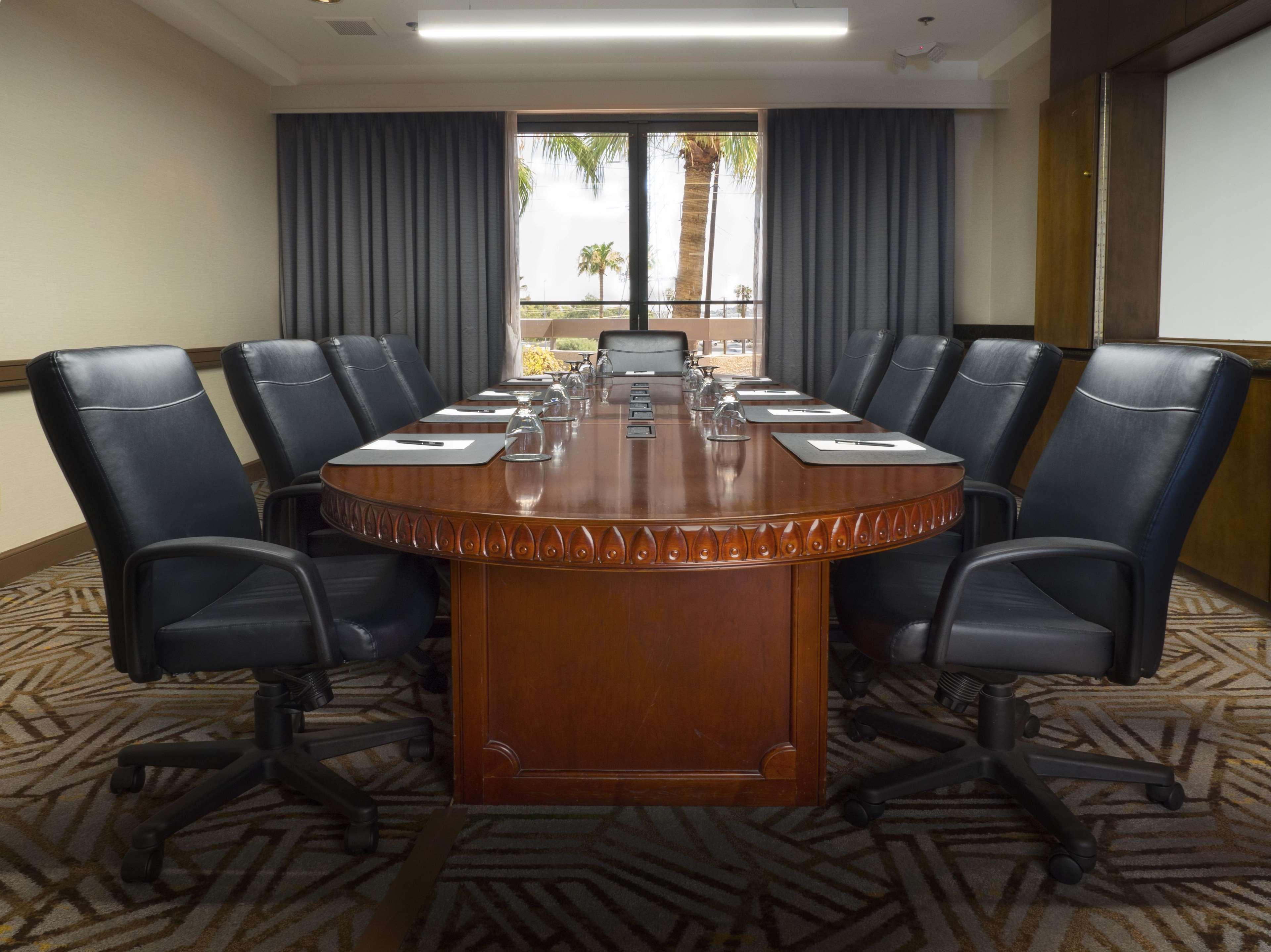 Hilton Phoenix Airport Экстерьер фото