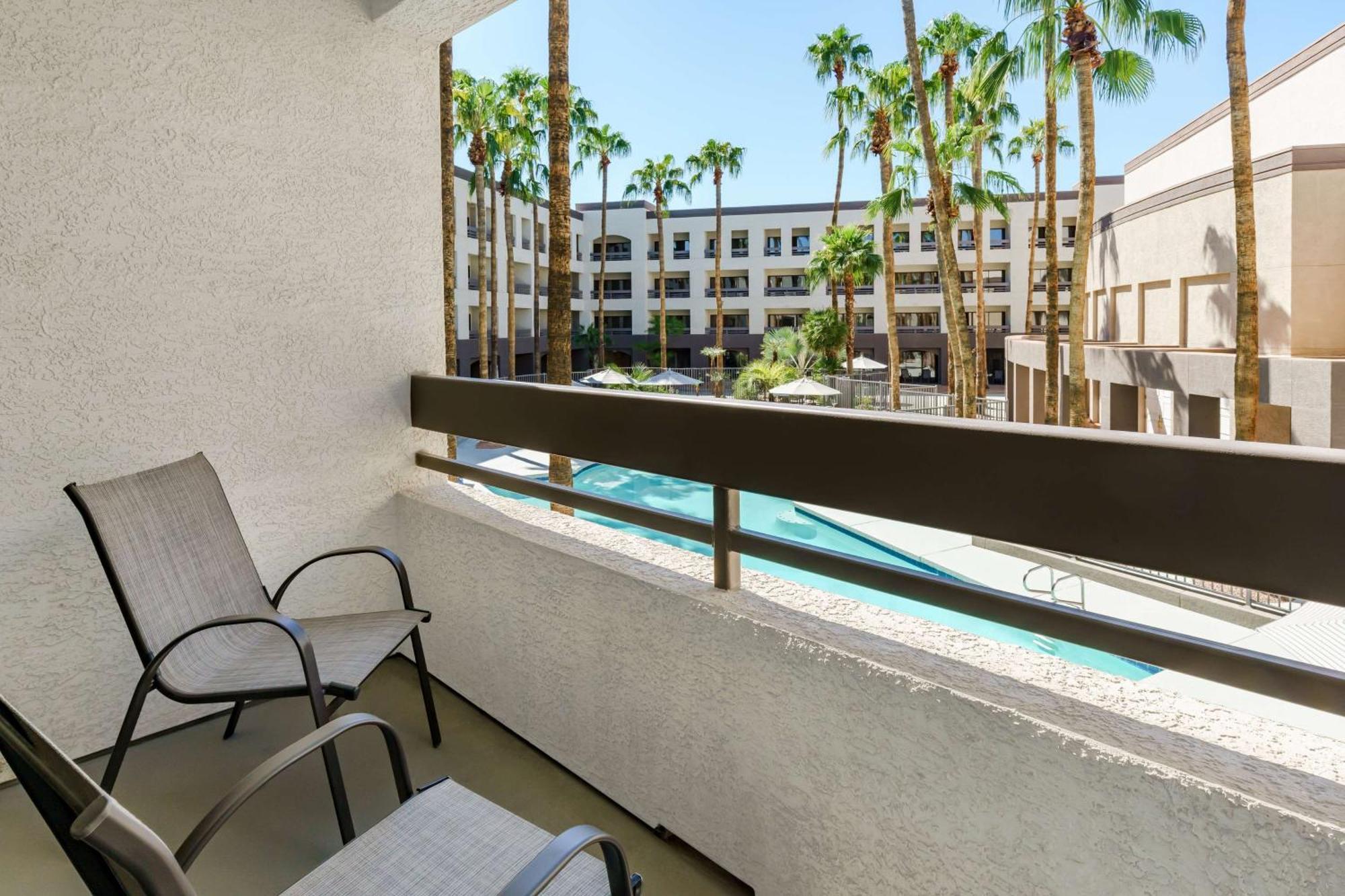 Hilton Phoenix Airport Экстерьер фото